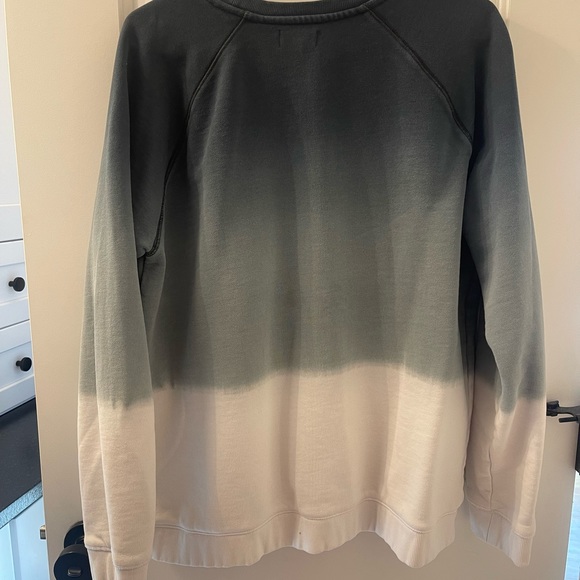 Peloton Crewneck Sweatshirt Size XL - Picture 3 of 3